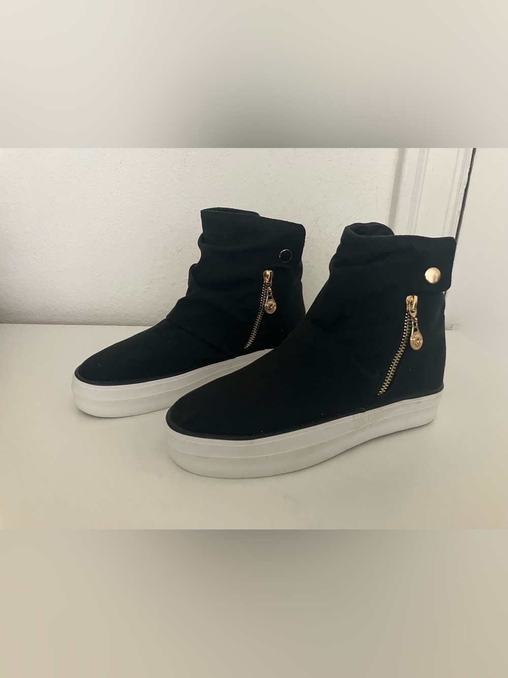 Black High-Top Sneakers with Zipper, 245cm
